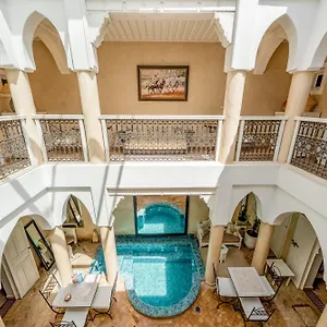 Awinati Location Privatisee ,piscine Chauffee , Beau Rooftop Riad Marrakesh
